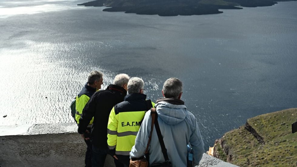 santorini seismos
